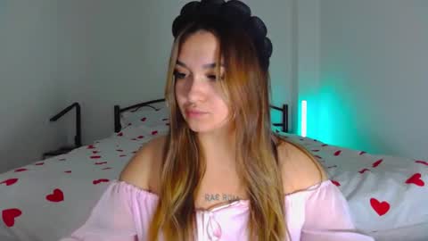 Snapshot of youremily_xx chatting on October 14, 10:18 am Emily online show from October 14, 10:18 am
