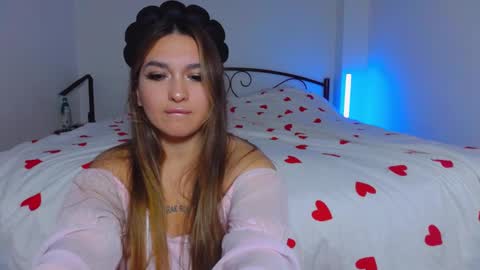 Snapshot of youremily_xx chatting on October 15, 7:37 pm Emily online show from October 15, 7:37 pm