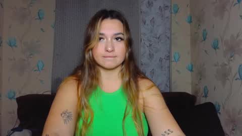 Snapshot of youremily_xx chatting on October 4, 7:55 pm Emily online show from October 4, 7:55 pm