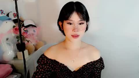 Snapshot of yourfavorateella chatting on October 8, 1:46 am PrettyElla online show from October 8, 1:46 am