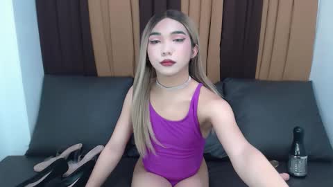Snapshot of yourgirlzachary chatting on February 21, 9:02 am Goddess Yoshi online show from February 21, 9:02 am