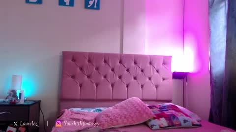 yourlittlefantasyy online show from May 30, 2:15 pm