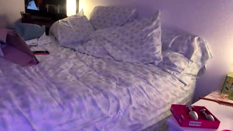 Your Neighbor Camilla online show from May 1, 2:05 am