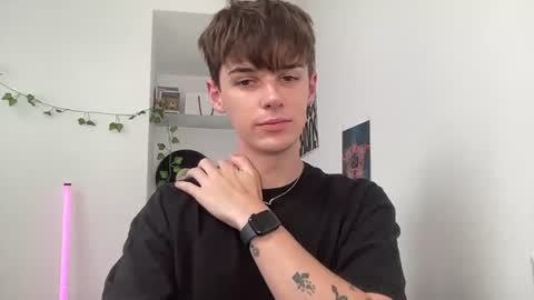 yoursweetyguy online show from August 4, 11:39 am