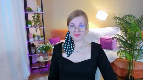 Snapshot of youruniverser chatting on October 8, 5:02 am Alice online show from October 8, 5:02 am