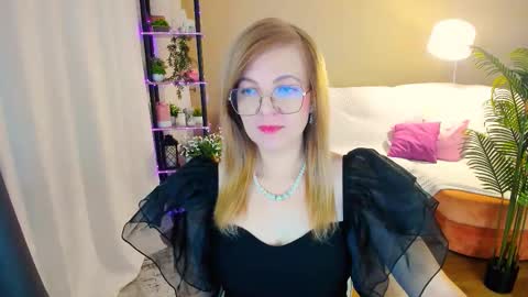 Snapshot of youruniverser chatting on October 20, 4:17 am Alice online show from October 20, 4:17 am