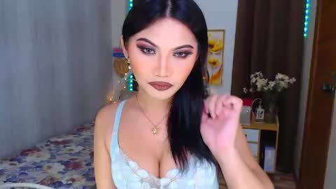 Snapshot of youungsextdeity chatting on February 5, 7:07 am cathy online show from February 5, 7:07 am