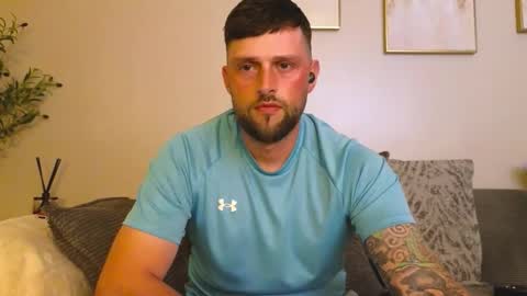 youzername2 online show from April 11, 11:42 pm