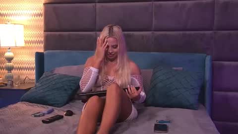 Foxie online show from September 18, 5:33 am