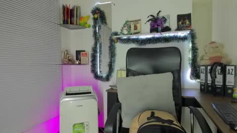 Snapshot of yukiodavis chatting on December 6, 4:08 am Yukio Davis online show from December 6, 4:08 am