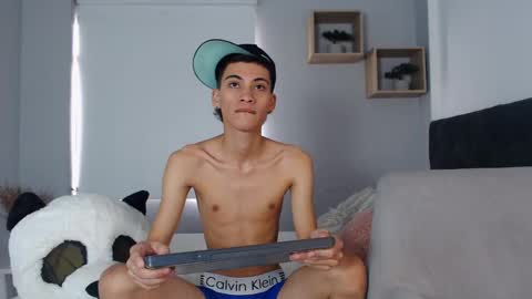 yulian_vasquez online show from March 10, 3:09 pm