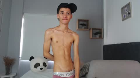 yulian_vasquez online show from March 8, 3:13 pm