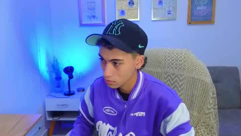 yulian_vasquez online show from December 2, 12:25 pm