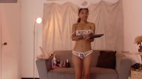 yuliethpetite online show from September 25, 9:33 pm