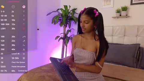 yuliethpetite online show from September 28, 3:37 am