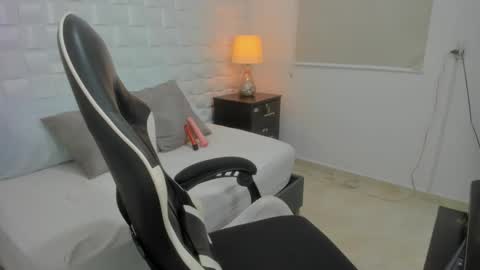 Y U L I T Z A online show from November 20, 12:48 pm