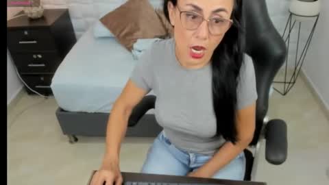 Y U L I T Z A online show from October 9, 12:21 pm