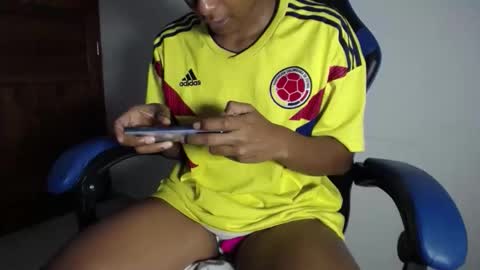 yumchocolate777 online show from April 10, 10:31 am