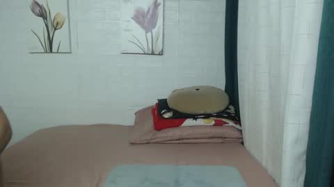 Snapshot of yummy_chesca chatting on February 6, 12:00 am yummy chesca online show from February 6, 12:00 am