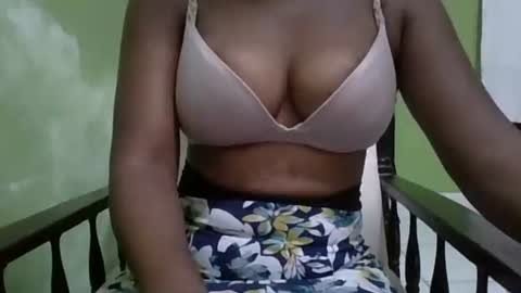 Snapshot of yummychocolate_2 chatting on October 15, 7:10 am YUMMY online show from October 15, 7:10 am