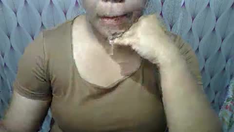 yummylips_4u online show from May 13, 3:43 pm