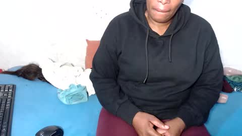 Snapshot of yummytittsxx chatting on February 15, 3:06 pm yummytittsxx online show from February 15, 3:06 pm