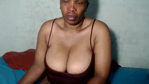 Snapshot of yummytittsxx chatting on February 3, 3:42 am yummytittsxx online show from February 3, 3:42 am