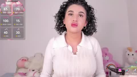 yunahott_ online show from May 17, 4:32 am