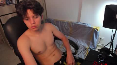 Snapshot of yurii_moody chatting on October 15, 6:09 pm yurii_moody online show from October 15, 6:09 pm