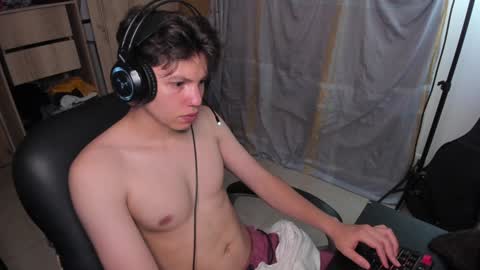 Snapshot of yurii_moody chatting on December 6, 4:41 am yurii_moody online show from December 6, 4:41 am