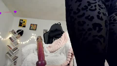 paola online show from March 1, 11:04 pm