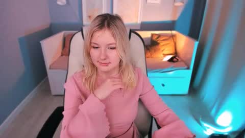 Yuum -- Follow me online show from December 2, 6:49 pm