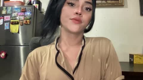 Snapshot of yvonne_guidotti chatting on February 17, 7:23 pm Miss Cali online show from February 17, 7:23 pm