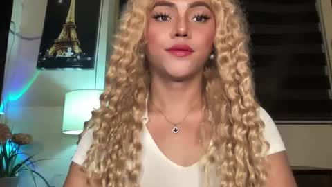 Snapshot of yvonne_guidotti chatting on October 20, 6:02 pm Miss Cali online show from October 20, 6:02 pm
