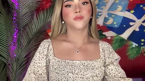 Snapshot of yvonne_guidotti chatting on December 29, 7:32 pm Miss Cali online show from December 29, 7:32 pm
