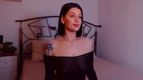 I V Y   online show from February 2, 9:33 pm