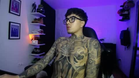 zac_muller1 online show from February 13, 6:39 am