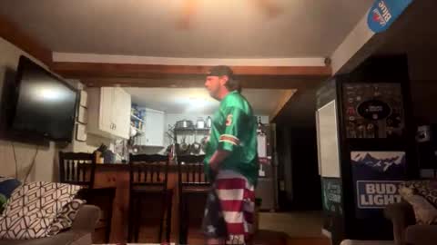 zach42104 online show from April 2, 3:47 am