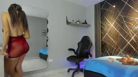 zafina_95 online show from May 16, 8:40 pm