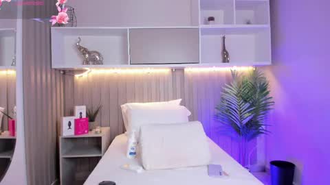 Zafiro online show from April 11, 6:40 am