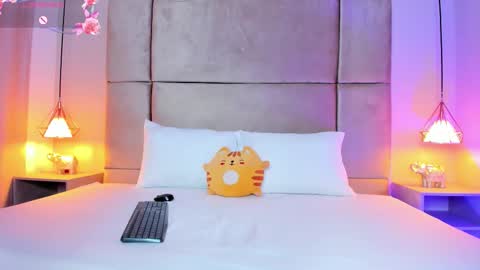 Zafiro online show from March 31, 12:16 pm