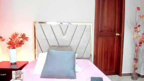 zamira_taylor online show from April 13, 8:46 pm