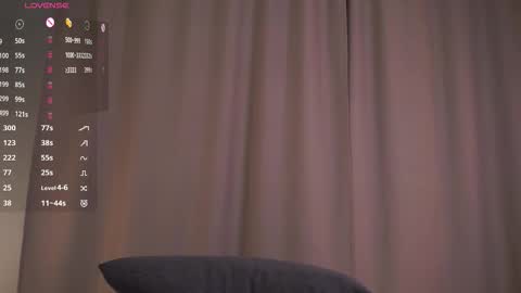 Criss  online show from November 10, 7:38 pm