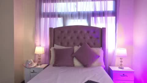 ZaraQuiinn online show from November 18, 3:04 pm