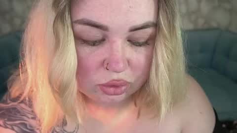 Lola online show from April 13, 7:51 pm