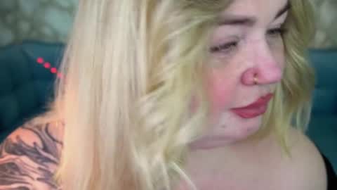 Lola online show from April 2, 9:00 pm