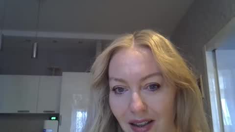 Zarina Swift online show from December 9, 4:45 am