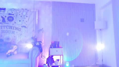    online show from November 23, 3:32 pm