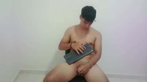 Snapshot of zeus_183 chatting on October 8, 9:10 pm zeus_183 online show from October 8, 9:10 pm