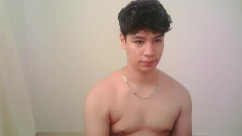 zeus_183 online show from May 6, 3:18 pm